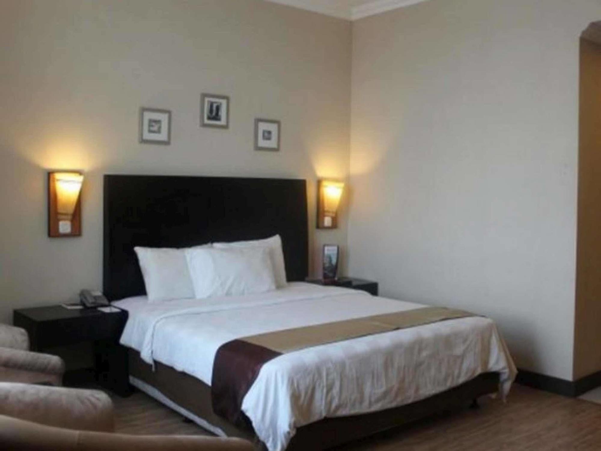 Capital O 1128 Imara Hotel