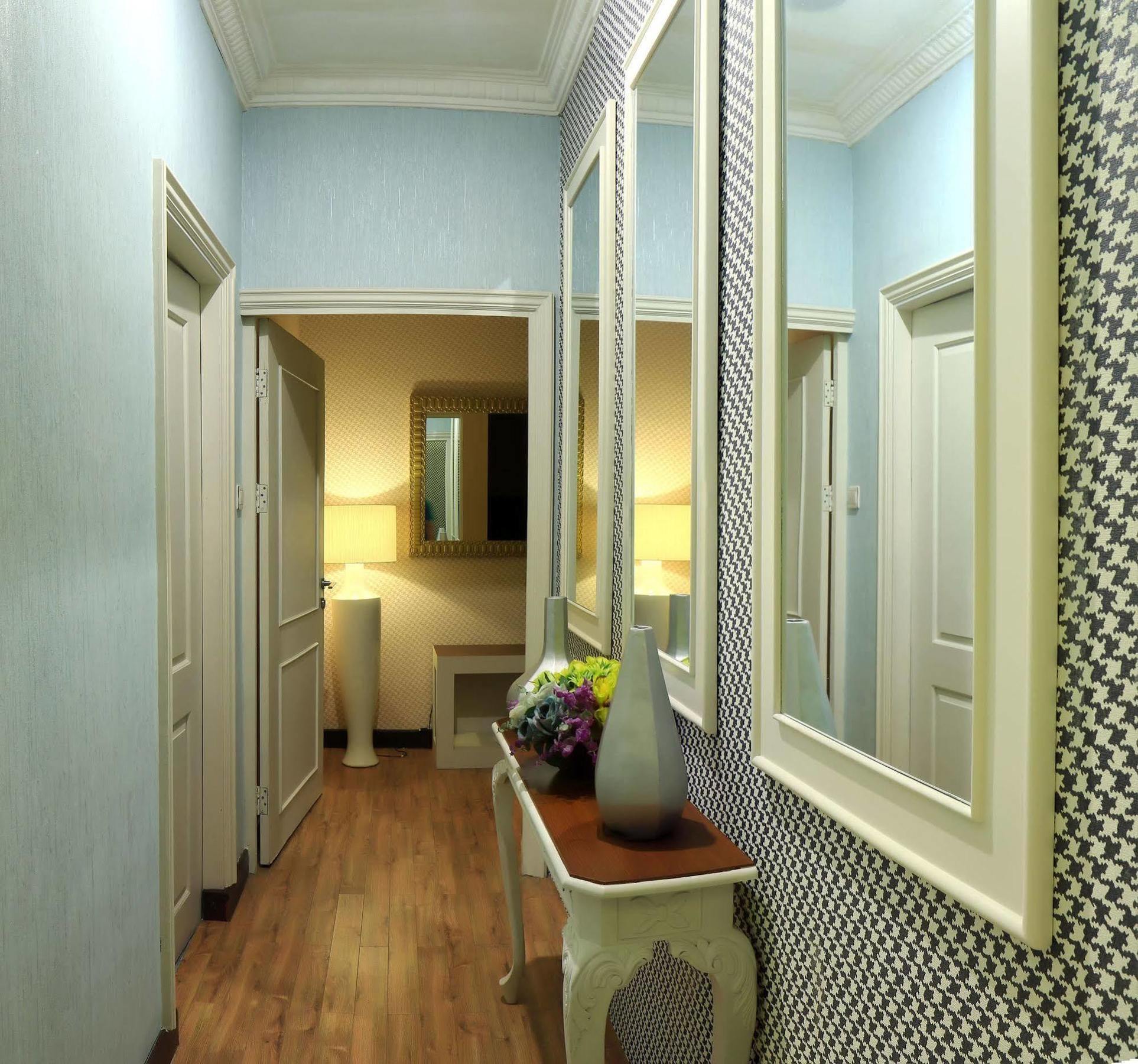 Capital O 1128 Imara Hotel 2*