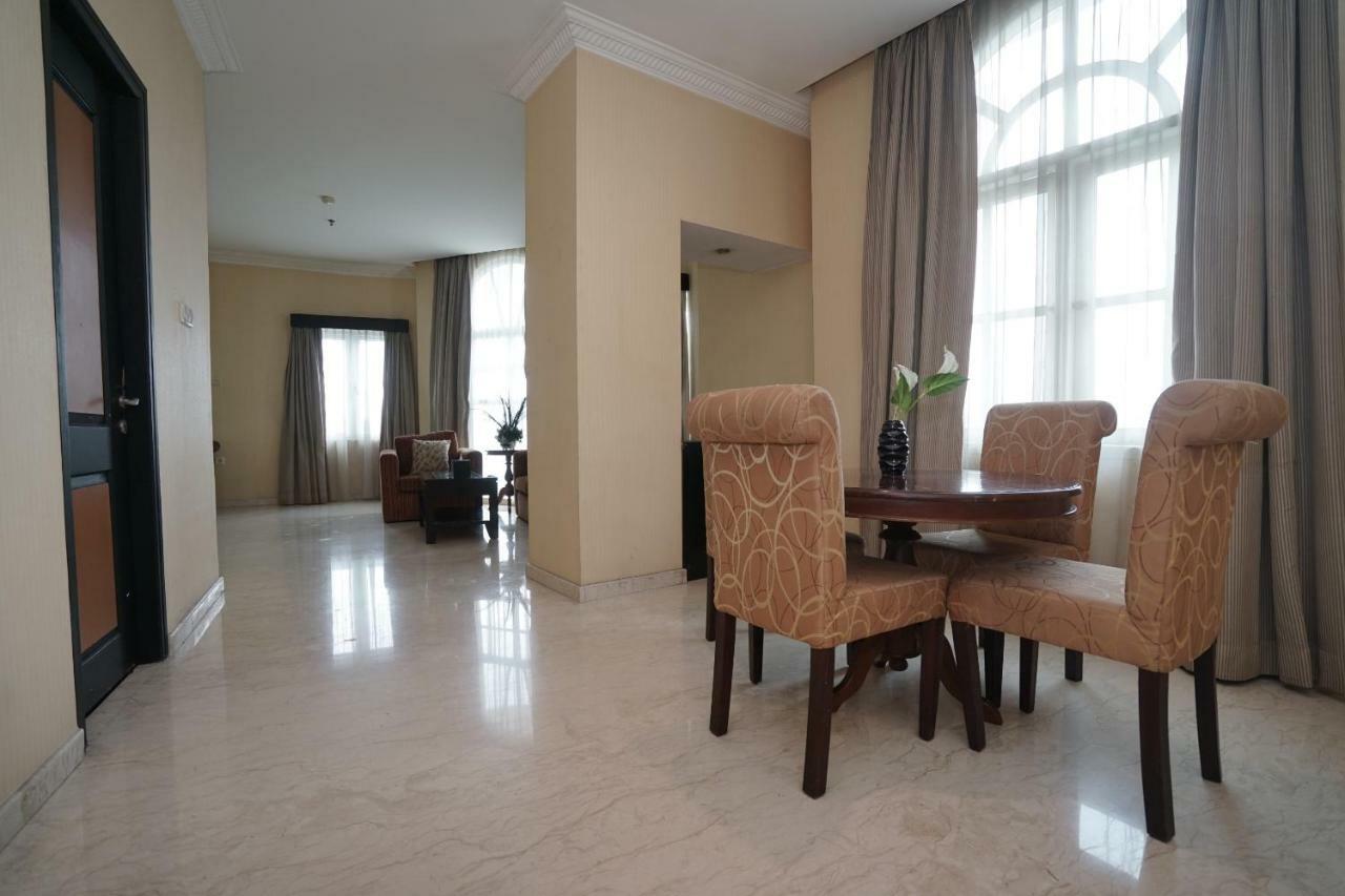 Capital O 1128 Imara Hotel 2*